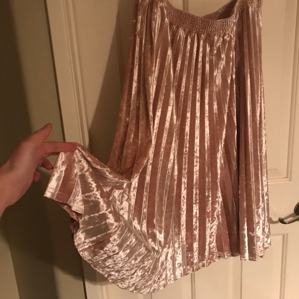 High Waisted velvet pleated skirt
